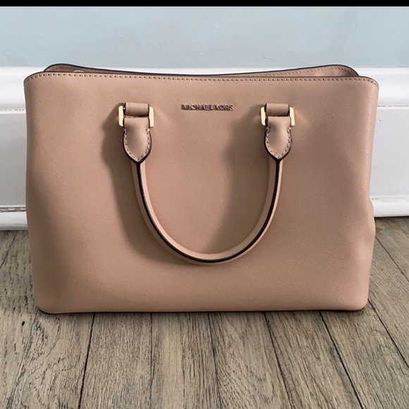Michael Kors Handbags - Michael Kors Savannah Satchel Lg Leather